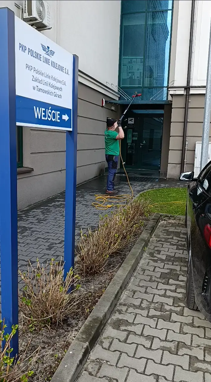 mycie przeszkleń tyczką