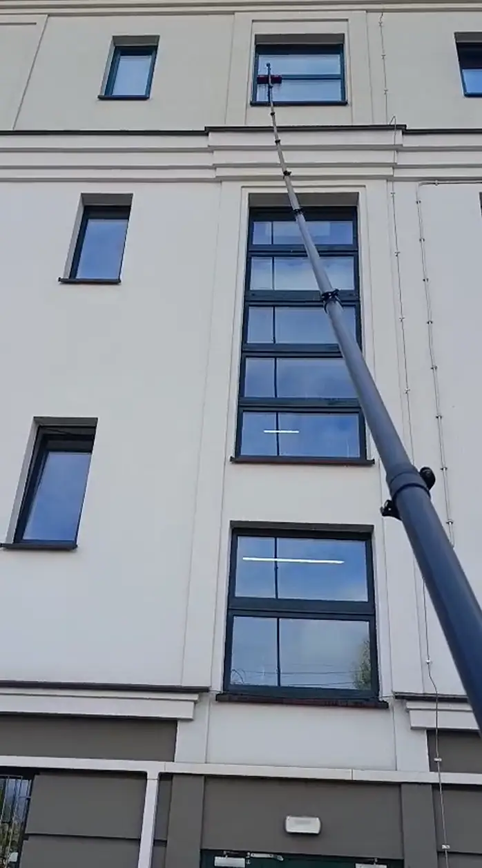 mycie przeszkleń tyczką 
